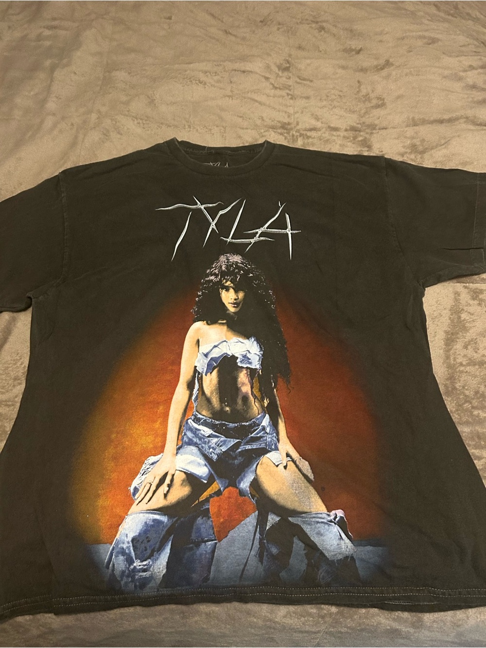 Tyla Black Graphic T-Shirt Size XL 100% Cotton Concert Style Tee